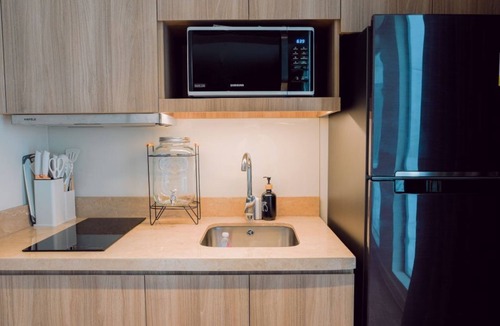 Makati Condo | 1 Bedroom Suite with Canal view