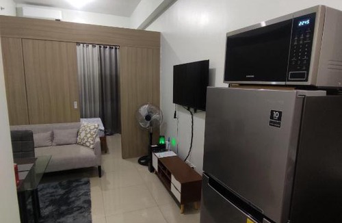Barangay 76 Apartment | 1 bedroom w/ Balcony, 120mbps internet & Netflix.