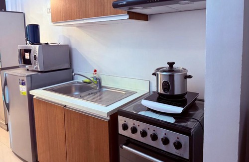 Barangay 670 Apartment | 1 BR Bayview Condo near SLMEC & US Embassy