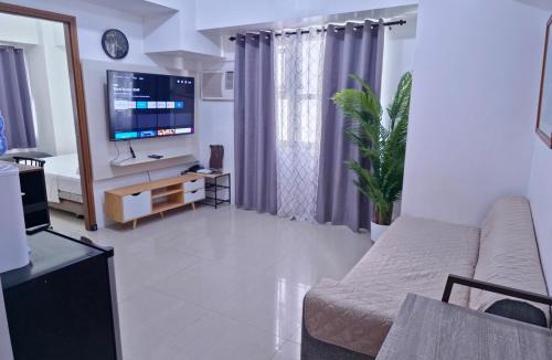 Cebu Apartment | 1 BR corner unit 55inches TV at Horizons 101