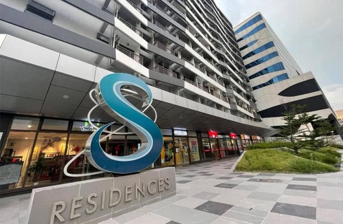 Barangay 76 Condo | 1 BR Fully Furnished Condo Across MOA with Pool and Parking - S Res. Unit 0916