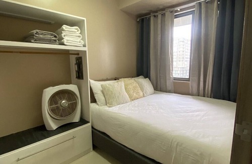 Barangay 76 Condo | 1 BR Fully Furnished Condo across MOA with Pool and Parking - S Res. Unit 0911