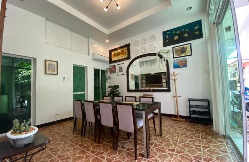 Taguig Apartment | 1-BR spacious lofted apartment near BGC Taguig City (THR105)