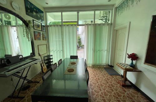 Taguig Apartment | 1-BR spacious lofted apartment near BGC Taguig City (THR105)