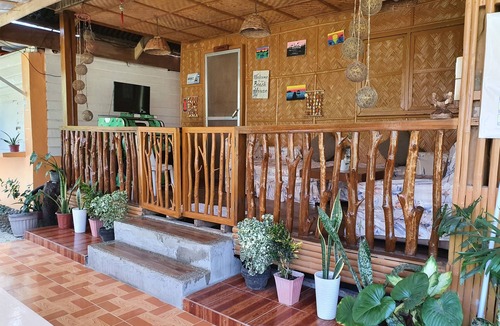 Infanta Villa | 1 min walk to beach Vacation House with pool