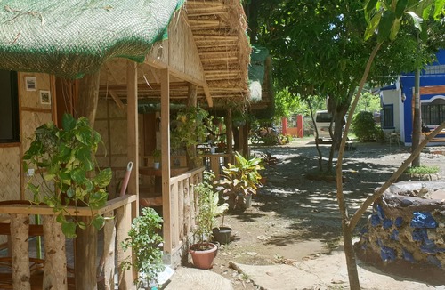 Lucap RV Rental | #1 Traditional Filipino Kubo Hut near 100 Islands Wharf