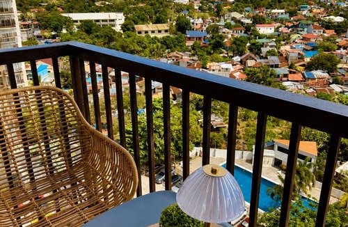 Lapu-Lapu Condo | 10 Mins to Mactan-Cebu Airport ZeeCloud Muji Suites with Sea City View Balcony
