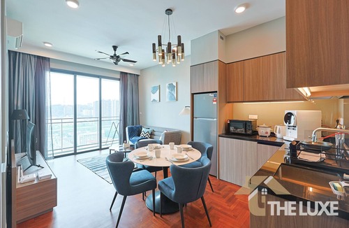 Kuala Lumpur Apartment | 10 minutes to Midvalley! 4 pax 2 bedrooms apartment with shopping mall below