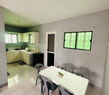 Calapan House | 100 m² House ∙ 3 bedrooms ∙ 12 guests