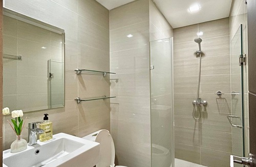 Pasay Apartment | 101 Newport Blvd: SkyBison Aerie - NAIA3 15-min Walking, Netflix, HighSpeed WiFi