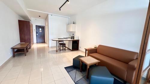 Taman Pertama Hotel | 103 Hotel by manatidur