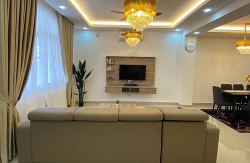 Sedili Kechil House | 10min to Desaru Coast Waterpark! Welcome to D'Royale Desaru Homestay.