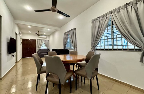 Central Seberang Perai House | 10pax 3-bedroom house with WiFi and AC ALMA@Near AEON大山脚