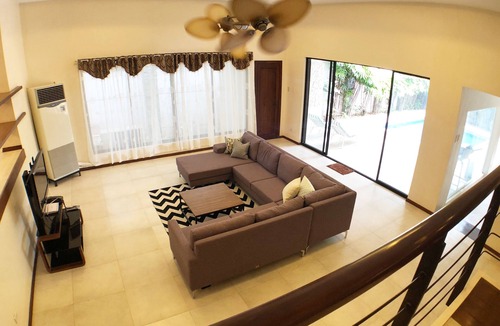 Mandaue House | 10PAX : 4Bedrooms w/a private POOL : BIG HOUSE