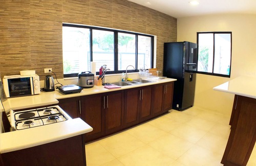 Mandaue House | 10PAX : 4Bedrooms w/a private POOL : BIG HOUSE