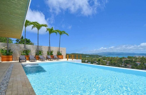 Caticlan Villa | 11 Bedroom Luxury Villa with Pool