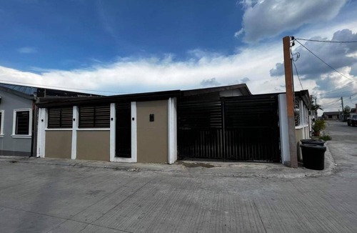 Clark House | 115 m² Bungalow ∙ 3 bedrooms ∙ 10 guests