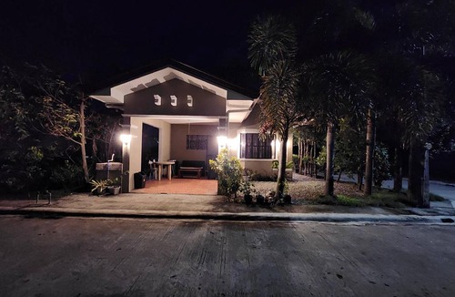 Paombong House | 120 m² Bungalow ∙ 9 guests