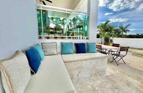 Sosua Villa | 12BR Party Villa: Pool, Private Basketball Court & Billiard!