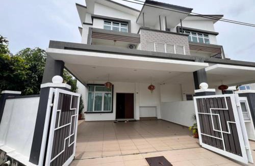 Malacca City Villa | 134 melaka town Semi-Detached House Swimming Pool Natural Environment Melaka Raya, Near Kota Laksamana