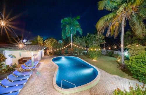 Sosua Villa | 14 BR Getaway 2 mins from Sosua action