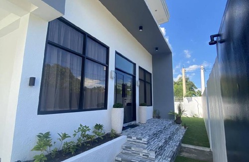 Dumaguete House | 150 m² House ∙ 4 bedrooms ∙ 9 guests