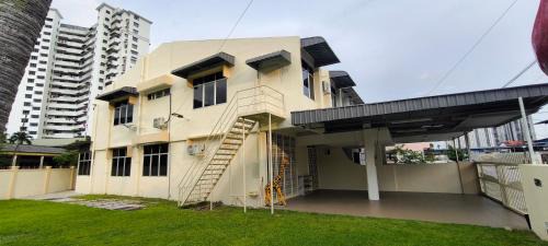 Mukim 13 Paya Terubong House | 16 Pax Party House 4BR Semi - Double Storey BBQ Ready Ideal for Gathering