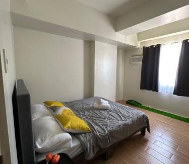Binan City Apartment | 1Bedroom, living room w balcony ADHI staycation
