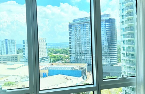 Poblacion District Apartment | 1BR condo 50 Sqm With parking and Wifi