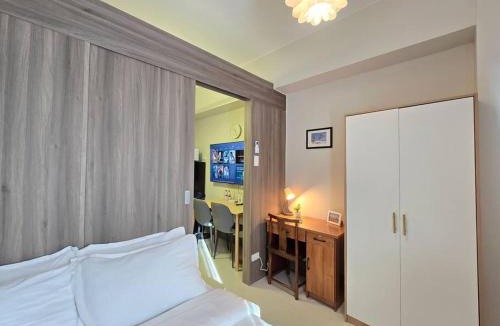 Quiapo Apartment | 1BR Condotel with Balcony at FAME Residences #FM63