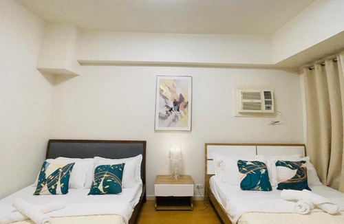 Barangay 670 Apartment | 1BR FAMILY ROOM Condo staycation with 2 Queen size bed in Manila near Robinsons Place mall and SLMEC