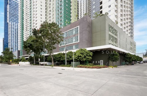 Cebu Apartment | 1BR in IT Park—Fast WiFi, Netflix, Washer & Pool