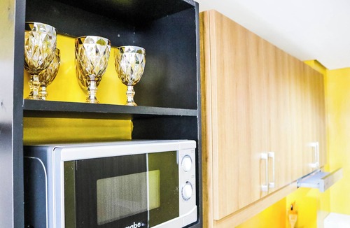 San Antonio Apartment | 1BR Makati, Lush Residences M001