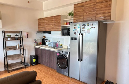 Matandang Balara Condo | 1BR near Diliman W/Cable Wifi YouTube and Netflix