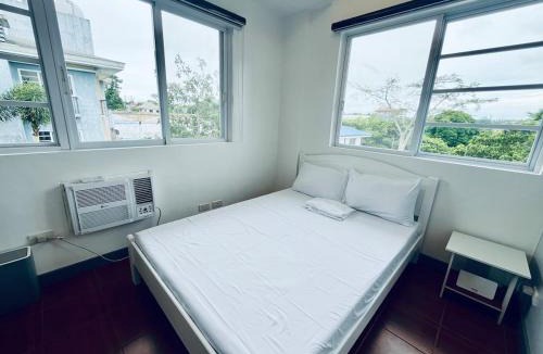 Tagaytay Apartment | 1BR Tagaytay Condo Staycation near Sky Ranch