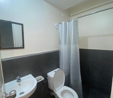 Quezon City Hotel | 1BR With Parking Commonwealth Quezon City