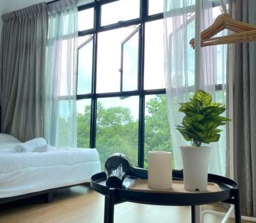 Bukit Indah Apartment | 1min to BukitIndah AEON Skyloft 3BR Muji PoolView