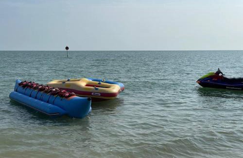 Si Rusa Apartment | 2-18pax Bayu Beach Resort DOORSTEP PRIVATE BEACH, WATERSPORT, POOL, BBQ