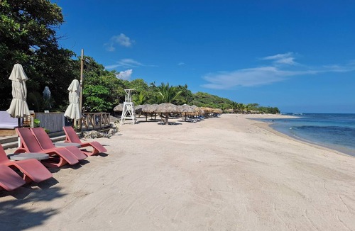 Costambar Apartment | 2-Bedroom Beach Apartment – 50m from the Sea and Pool