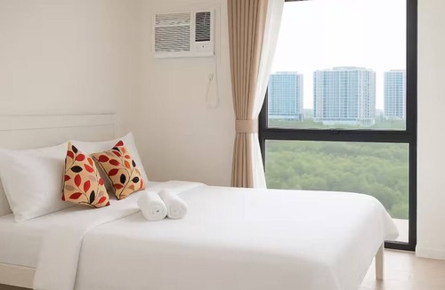 Tambo Apartment | 2-bedroom apartment in delightful Paranaque City with WiFi, AC, GENTRY