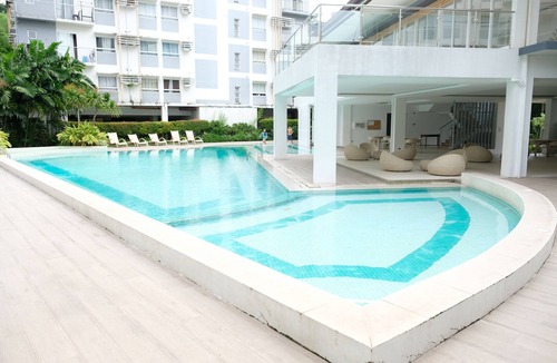Lahug Apartment | 2-Bedroom Boutique City Condo - City Center - High Speed Wi-Fi Newly Renovated!