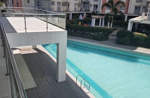 Lahug Apartment | 2-Bedroom Boutique City Condo - City Center - High Speed Wi-Fi Newly Renovated!