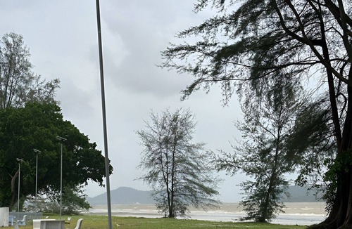 Mersing House | 2-bedroom house 170 metre Seaview Homestay enchanting Mersing with swimming pool