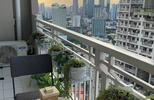 Marikina House | 2-Bedroom Unit in Pasig near BGC , Makati & Ortigas with a Breathtaking View