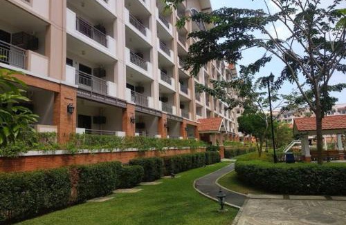Taguig Apartment | 2-bedroom with Balcony in a Resort Setting - H Ivory