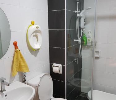 Kampung Kuchai Apartment | 2 Car Park 8 pax Nordiska Majestic Ipoh City Centre
