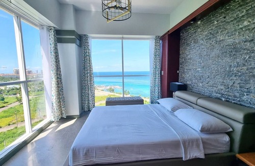 Lapu-Lapu Condo | 2 Lux. 2-Bedroom Condos next to each other, woow oceanviews, 2 pools, Beach Gym