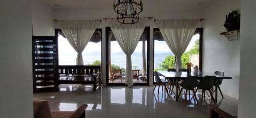Anilao House | 200 m² House ∙ 2 bedrooms ∙ 8 guests