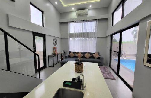 Angeles City House | 204 m² House ∙ 3 bedrooms ∙ 8 guests