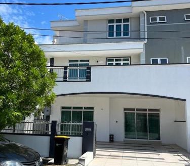 Taman Sejati Apartment | 20Pax 3-Storey SemiD 5Room&5Bathroom Sweet Dream Home Sitiawan